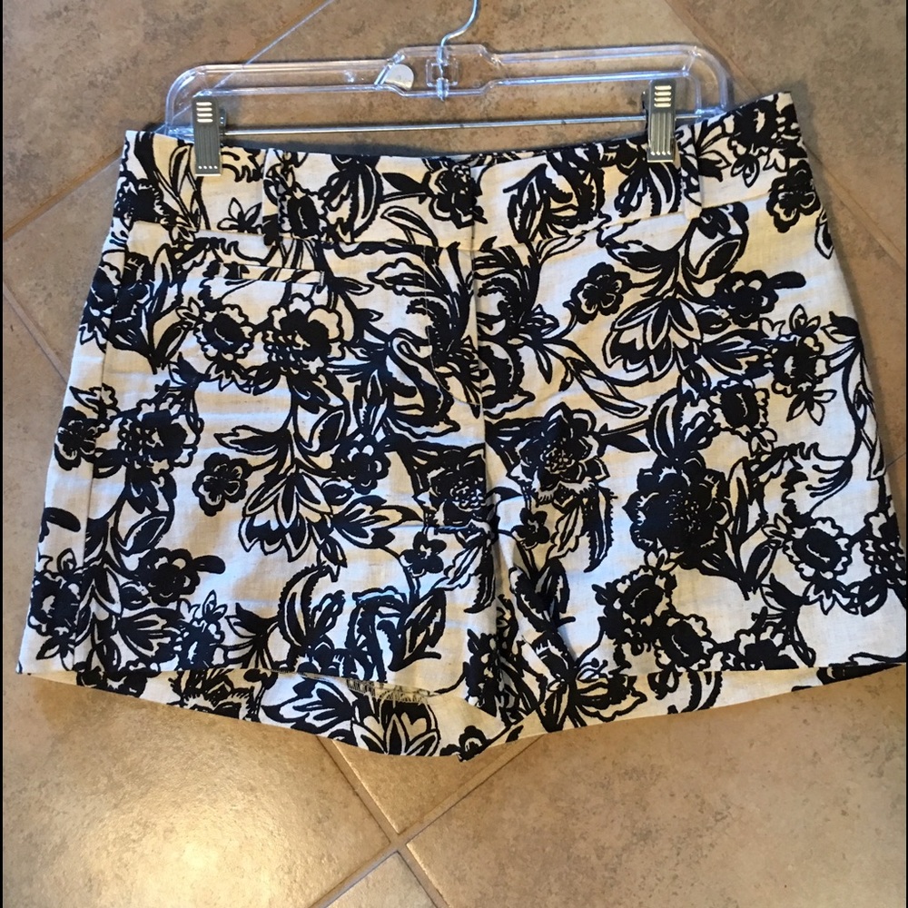 Ann Taylor - Loft shorts size 4